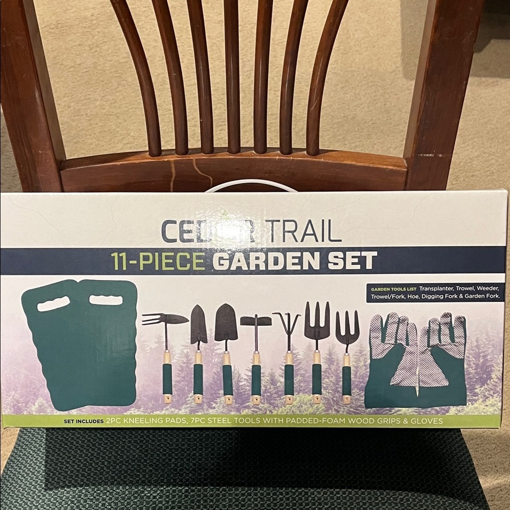Cedar Trail 11 Piece Garden Set - Green